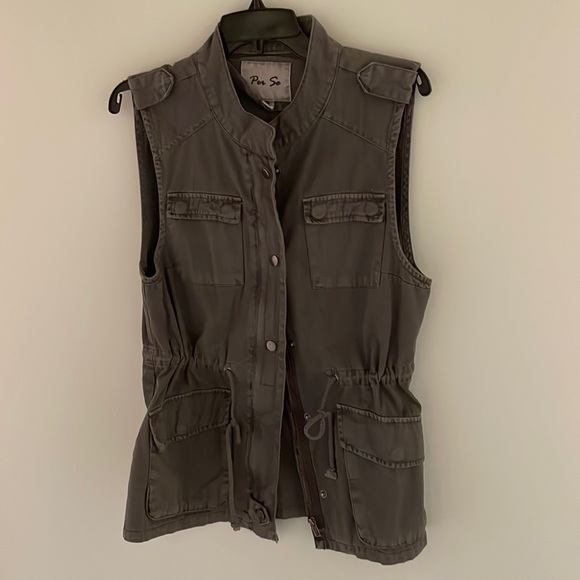 Utility vest - Picture 1 of 4